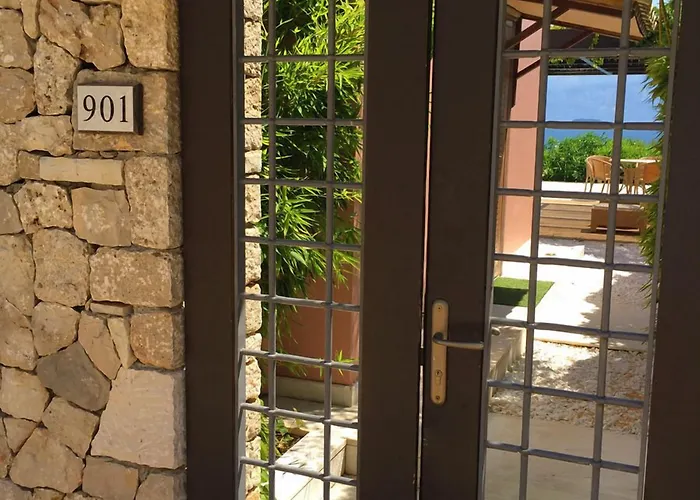 Ionian Blue 5* Nikiana